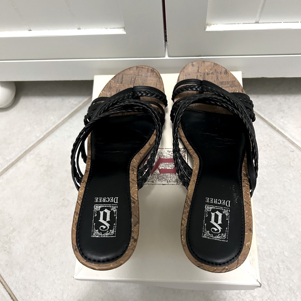 DECREE- Black Wedge Sandals for Women. Only worn once. 7.5 M - Picture 13 of 13